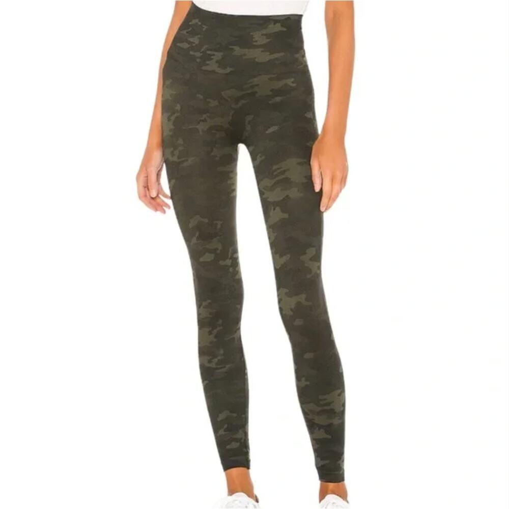 SPANX Look at Me Now Seamless Leggings in Green Camo Medium